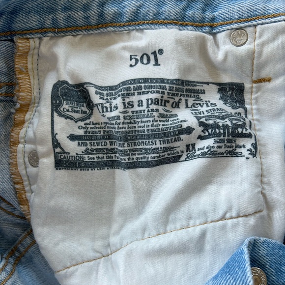 Levi’s 501 Original Shorts in Light Indigo, W29 - Picture 3 of 4